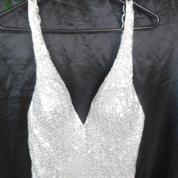 PENDING SALE 🌙 NIGHTMOVES Woman's size 10 Silver sequin formal mini dress - Picture 4 of 16